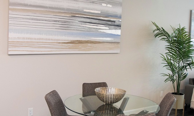 Carleton Place House | New Elegant & Stunning Townhome - 7 min from beach!