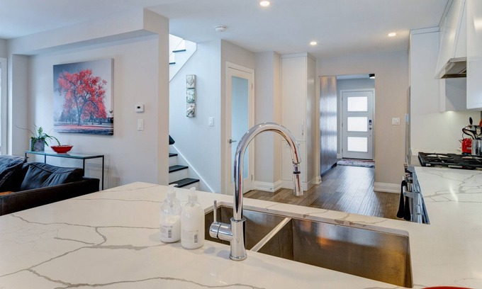 Markham House | New Executive Home in Historic Markham
