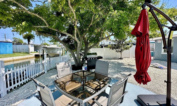 Hudson Beach Estates House | NEW! Facing Canal w/Grill, Outdoor Hangout Area & Cornhole
