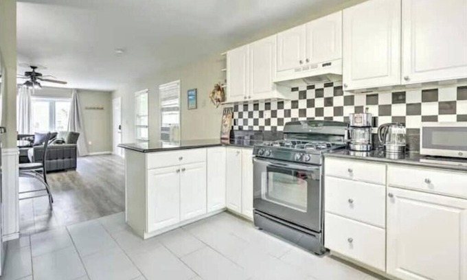 Keansburg House | NEW! Family-Friendly Keansburg Home: Walk to Beach