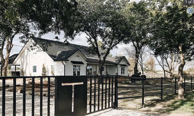 Lorena Other | New farmhouse just minutes from the Silo District and Downtown Waco