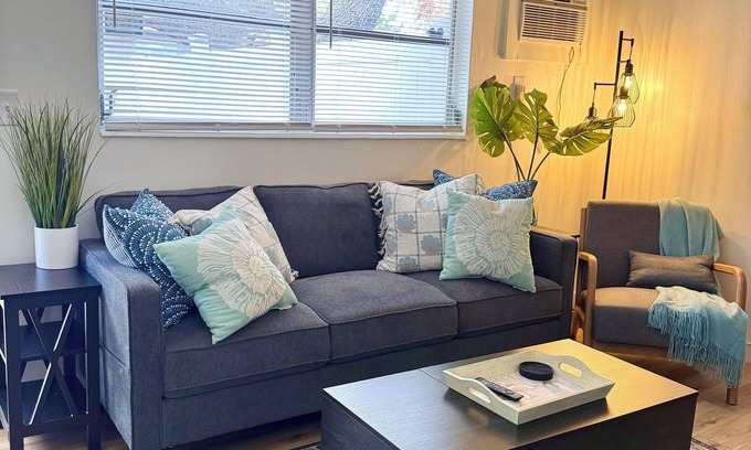 St. Petersburg - Clearwater House | New! Fenced Yard, 10m to downtown! Joes Creek Park 2BR