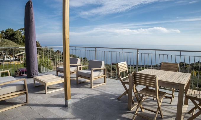 Cipressa Apartment | New flat in Villa with large sea view terrace