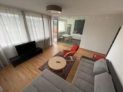 Kralova Apartment | New flat with a mountain view, garage parking