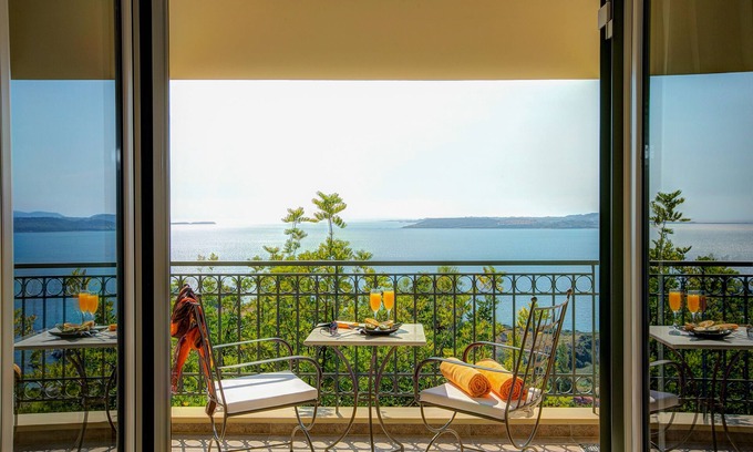 Kefalonia Apartment | * NEW FOR 2016* Exclusive 1 bedroom King Suite with pool and amazing views