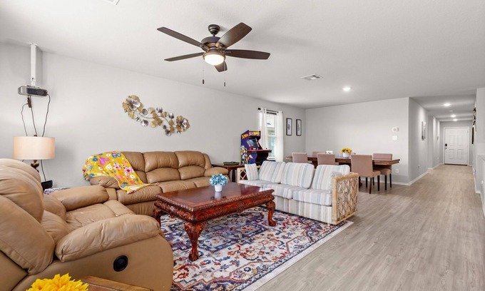 Southside House | New Fun Games 4BR Spacious House 8 Min to Lackland/AFB/BMT 16 MIN to SeaWorld