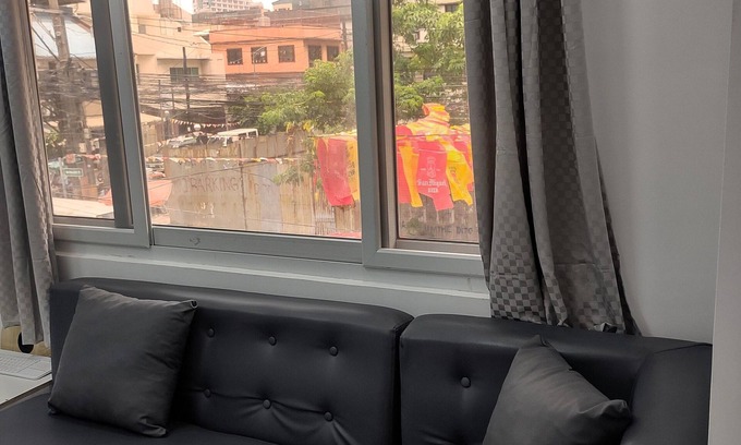 Santa Cruz Apartment | New Furn 1 Br/1 Bath/Kitchen, Manila-Univ Belt, AC, Hot water, Wifi, Netflix -u2