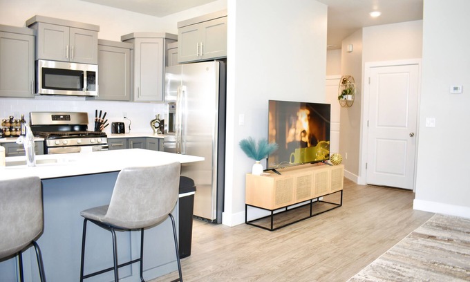 Cedar City House | NEW Golden Glow Haven near Zions, Brian & Bryce