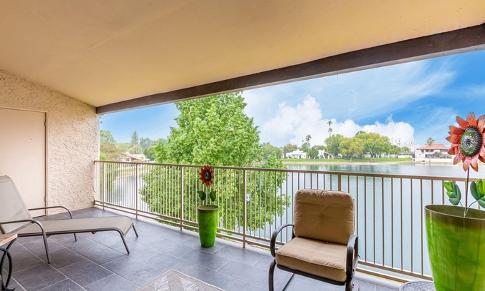 Lake Biltmore Village Condo | NEW & GORGEOUS Lakefront ZEN 3 bedrooms [2 KING +1 Queen]