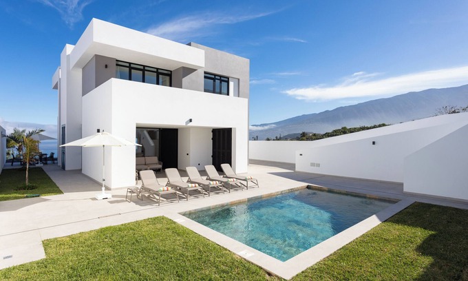 Los Realejos House | NEW: Gorvorana 3 - private swimming pool, 10 guests, BBQ