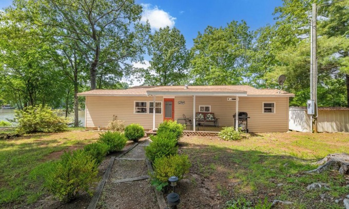 Wise House | New! Great Dock, Kayak, Pet-Friendly, Views