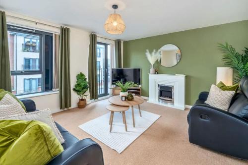 Hanley House | NEW Greydawn House - Stunning 4 Bedroom House in Stoke-on-Trent