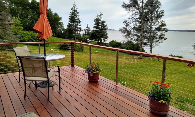Pemaquid Point House | New Harbor/Pemaquid Point Oceanfront Cottage