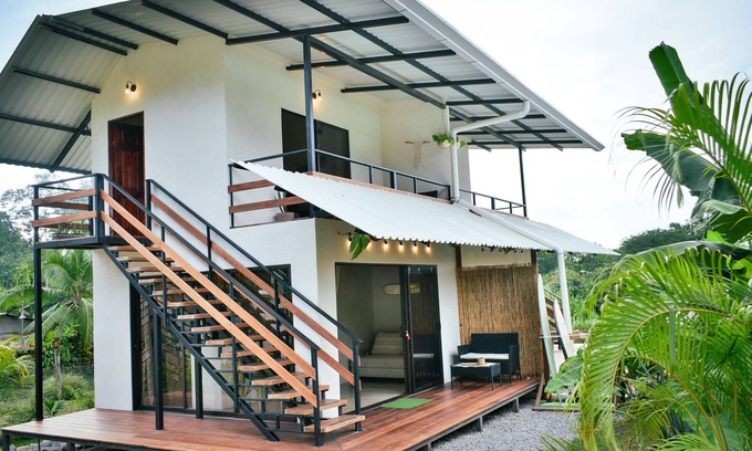 Pavones Apartment | New! Heart of Pavones - Casa Bahía Mar - 5 minute walk to the beach