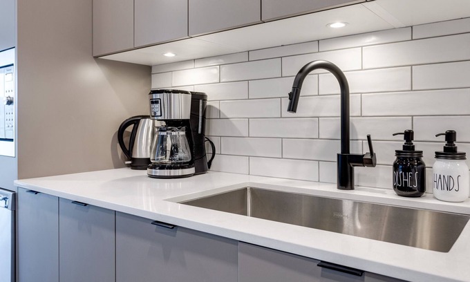 Kelowna Central Business District Apartment | New High-rise Condo | DT Kelowna | Beautiful Views