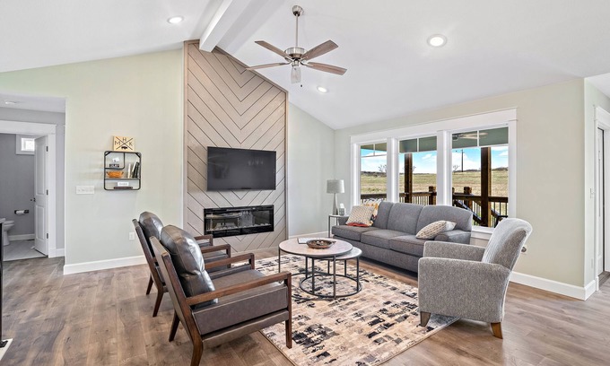 Manhattan House | New Home in west Manhattan, Family Friendly and close to KSU!