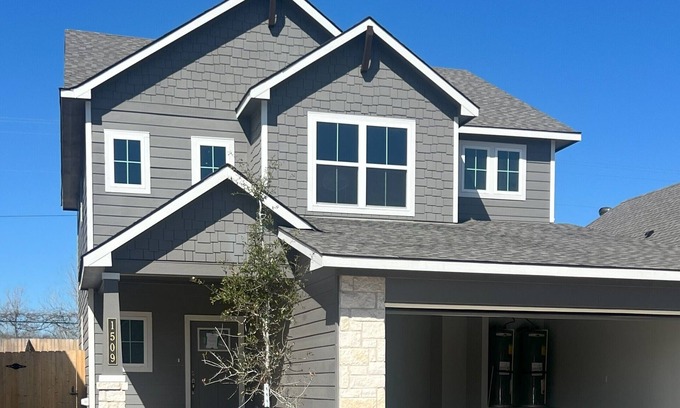 Waco House | New Home Near Baylor Campus, Athletic Complex, and Waco's Silos.