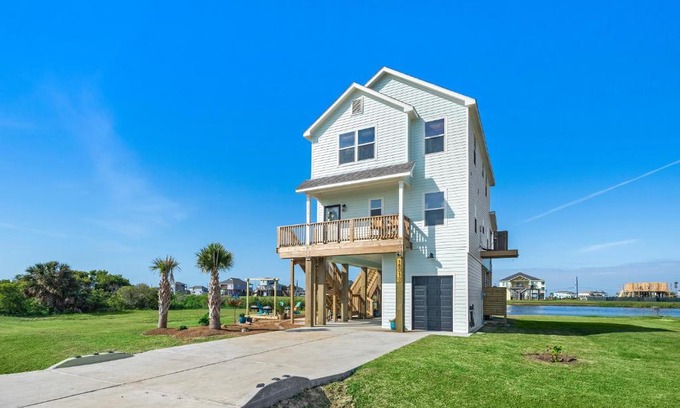 Indian Beach House | New Home w/Amazing Views-Close to Beach, Bay, & Galveston Island State Park