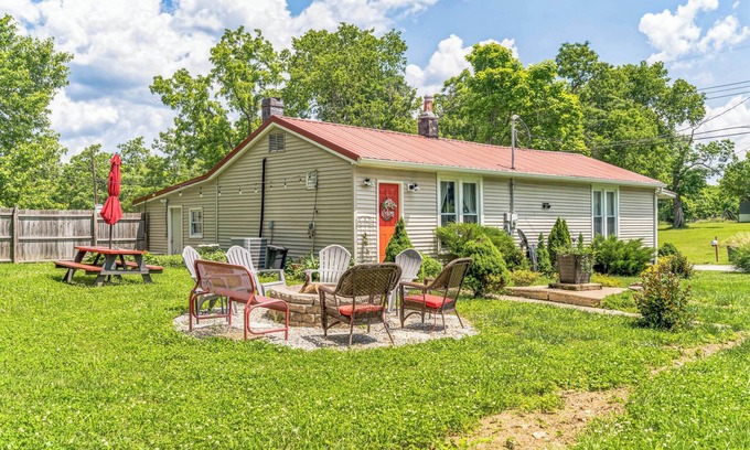 New Hope House | New Hope Bourbon Stop- historic home, peaceful spot in heart of Bourbon country