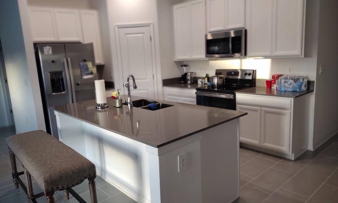Haines City House | New House 25 Minutes from Disney World with King size bed and Community Pool.