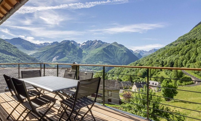 Grust House | New house in Grust for 12 people, 4 bedrooms, WIFI, parking, linen and cleaning included