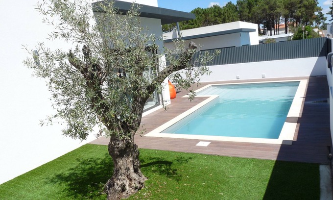Carrasqueira House | New house in Sesimbra with private pool and garden for 9 people, close to Lisbon