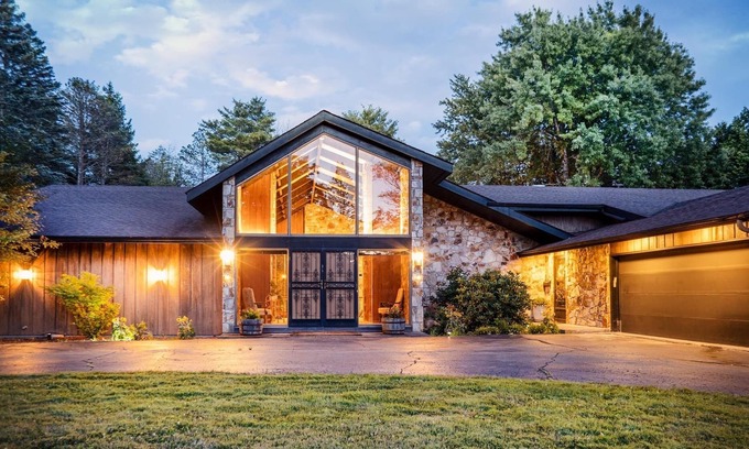 Liberty House | NEW! Huge House in Catskills - Large 4 BR 3.5 Bath