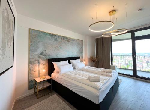 Antonsviertel Apartment | NEW I GREAT CITY VIEW I 32 FLOOR I BOXSPRINGBED and NETFLIX