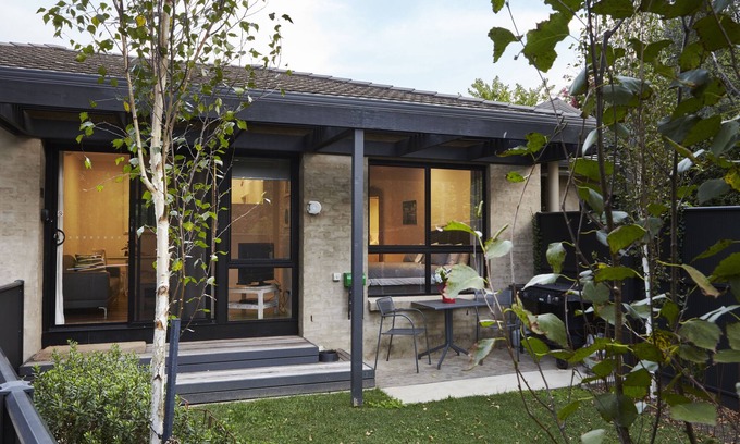 Bright House | NEW Ideal for Couples and Pets-fenced garden-pets welcome inside-walk to town