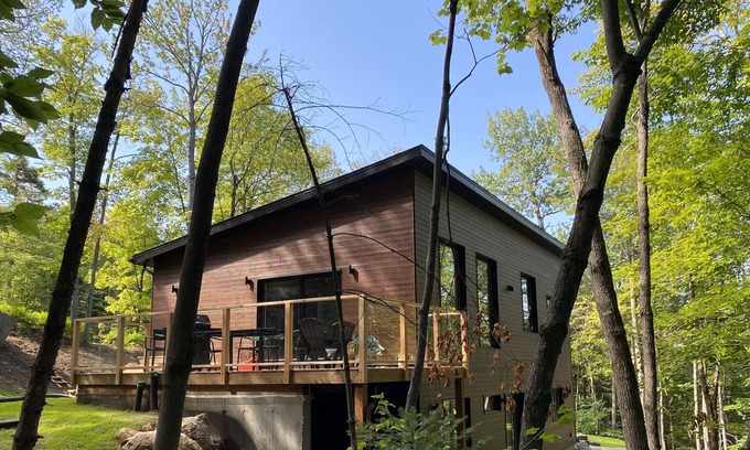 Morin Heights Cabin | New! Japandi chalet surrounded by forest and outdoors