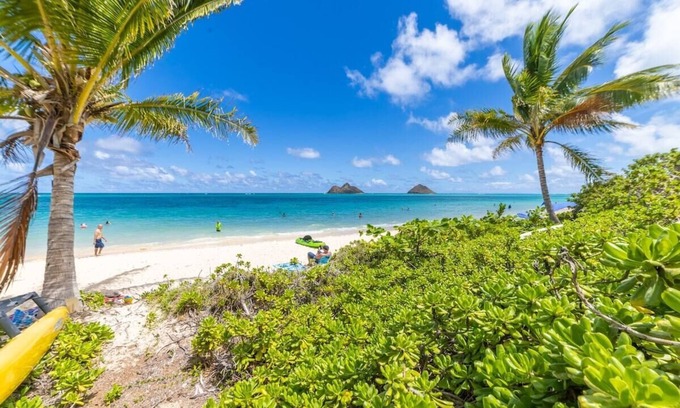 Lanikai House | NEW! Kai Hale - Steps to beach, AC