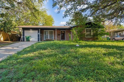 North San Antonio - SAT House | New King Bed 15 Mins from University Health