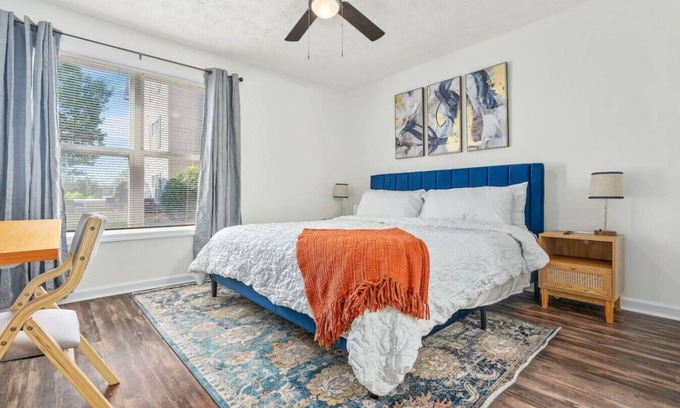 Auburn Apartment | New King Bedroom inside a 4 BR Condo 2 Mins to Downtown & Stadium