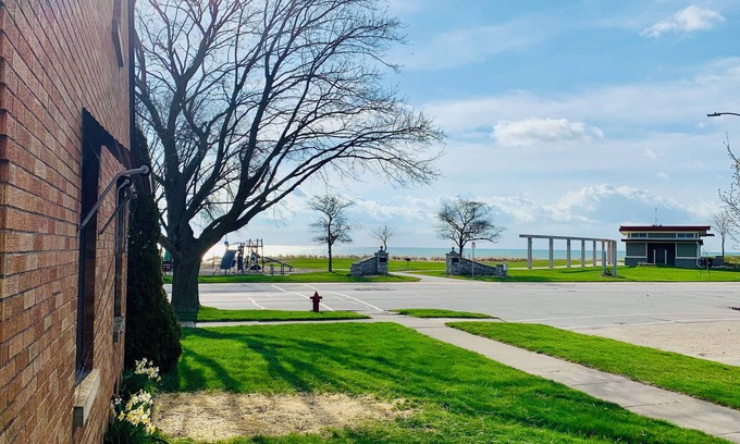 Sheboygan House | New King Park Beach Lookout Deluxe! 3BR Right at Lake!