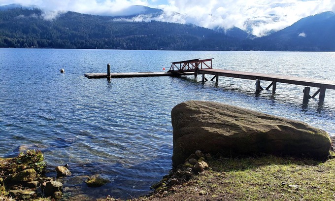 Sudden Valley Cabin | *NEW* Lakefront Cabin with Boat Dock