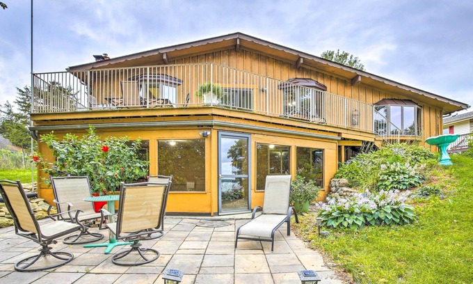 Le Sueur County House | NEW! Lakefront Cleveland Home w/ Covered Hot Tub!