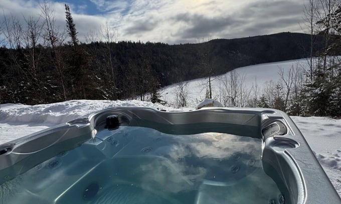 Val-des-Monts Villa | NEW! Lakefront Paradise: Spacious 5-Bedroom Retreat with Hot Tub Bliss