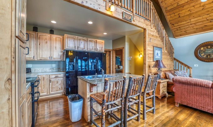 Bemidji House | New Lakefront - Pool-Beach-Resort Amenities-Walleye FIshiing