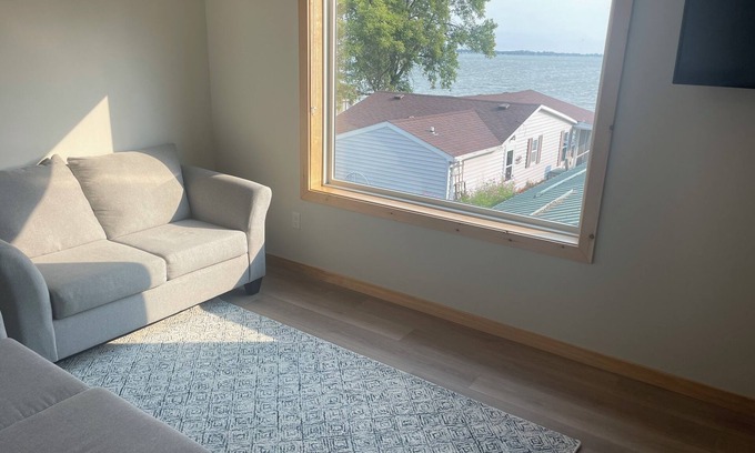 Hamlin County Apartment | New lakeside apartment with covered parking
