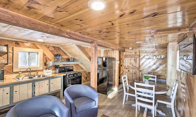 Northeast Somerset Cabin | NEW! Lakeside Cabin < 1 Mi From Mt Kineo Shuttle!