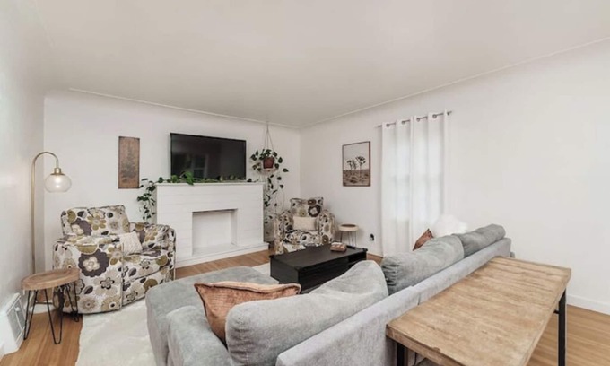 Billings House | NEW- Large Solar Powered Home, 5 Bed 2 Bathnn