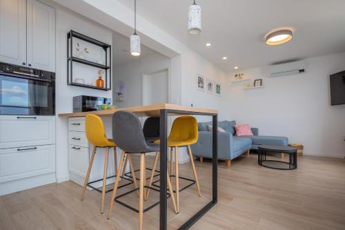 Celina Apartment | NEW LILI Apartment - Cosy Sea View Apartment with Free Parking