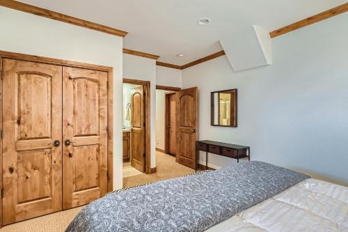 Fairways House | NEW LISTING! Après & Fairway Retreat home
