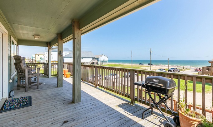Surfside Beach House | NEW LISTING! Beach Cottage w/3BR | Ocean view | Balcony by RedAwning