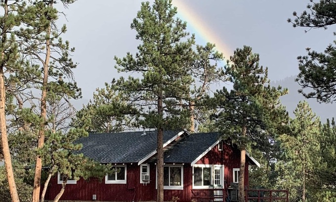 Estes Park House | New Listing! Beautiful Remodeled Cabin! Excellent Location! WIFI