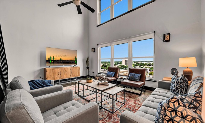 Brazos Condo | NEW LISTING- Bridges of the Brazos- Dwtn Condo w/Views, 3blk to Magnolia
