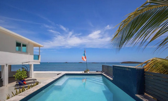 Puerto Nuevo House | NEW LISTING! Ensueño de Vega Baja - beachfront pool by RedAwning