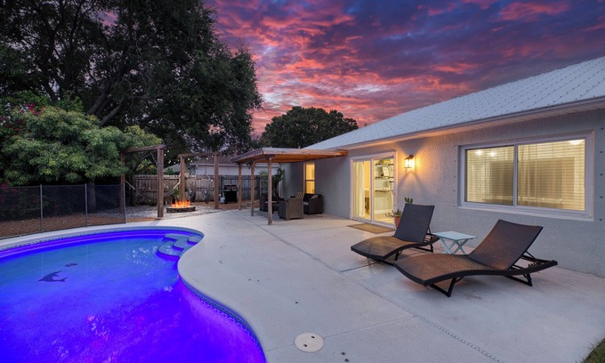 Tropic House | New Listing-Heart of Melbourne w/POOL