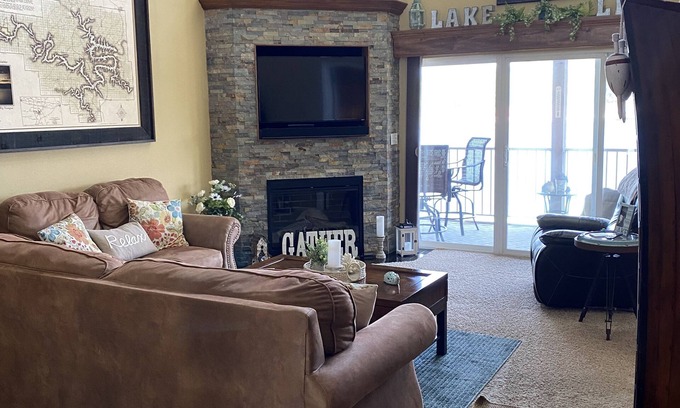 Camdenton Condo | New Listing!, Incredible Lakefront property. Family friendly. Super relaxing!