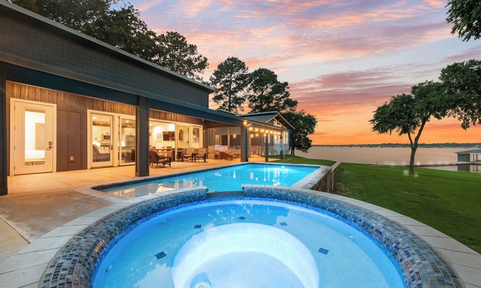 Carolyn Estates House | NEW listing Luxury Lakefront 4.2 Acre Pool,Golf, Poker Room,Hot Tub,Boat,2house